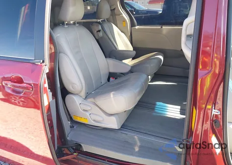 2014 Toyota Sienna Xle V6 8 Passenger z USA, uszkodzony, nr VIN 5TDYK3DCXES422087